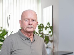 Herr Dr. med. Jörg Henne